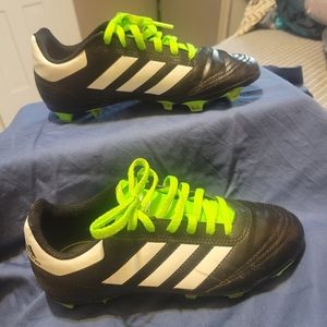 Boys Size 2.5 Soccer Cleats